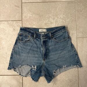 Abercrombie & Fitch The 4” Mom Short High Rise Curve Love